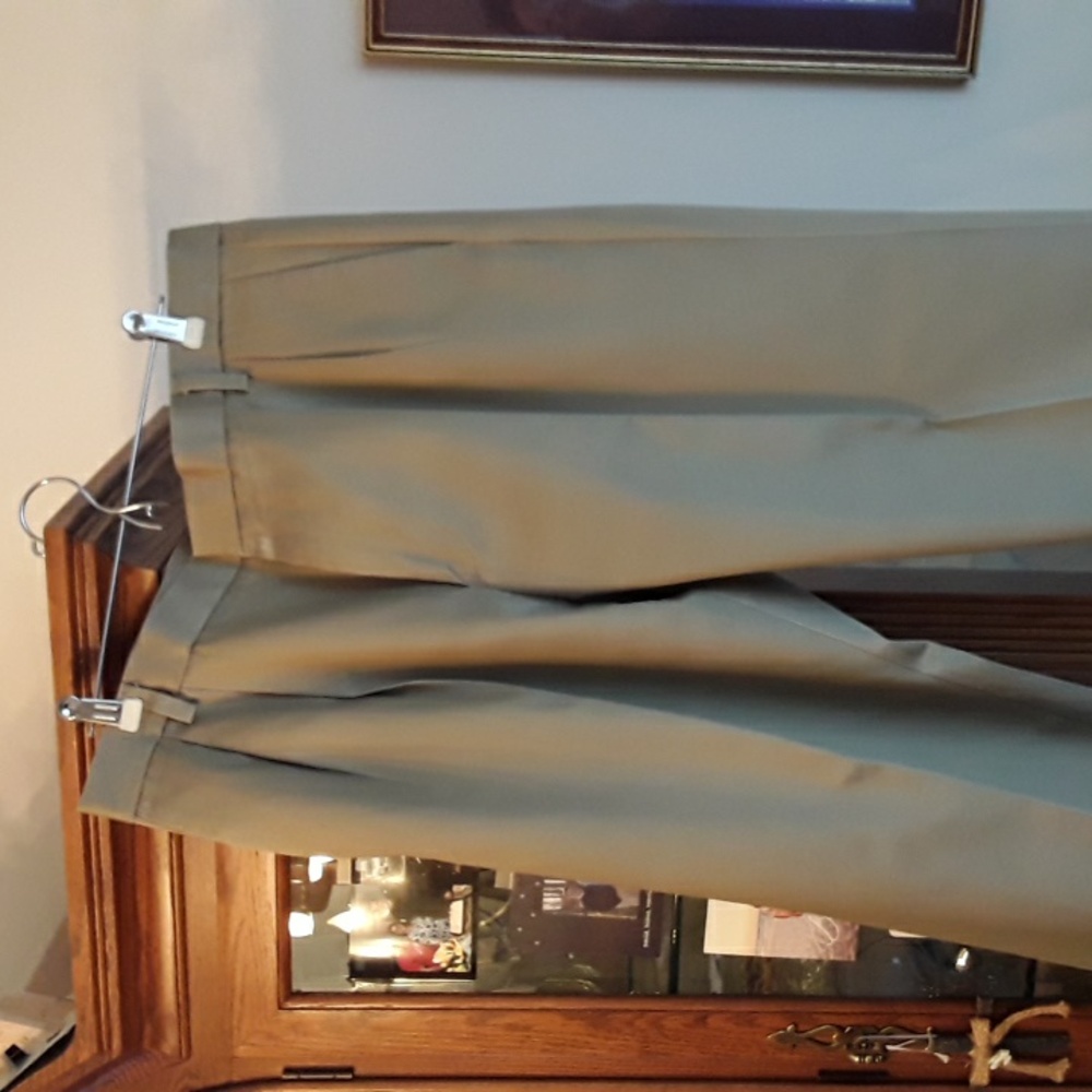Men's Dockers Pleated Pant - Khaki